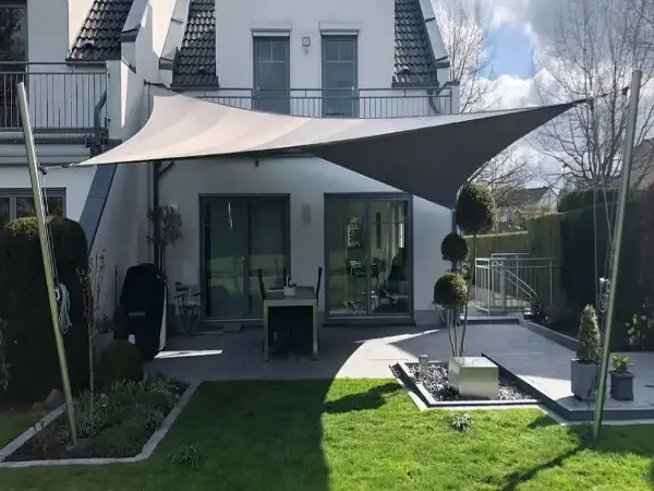 sonnensegel-manuell-aufrollbar-terrasse