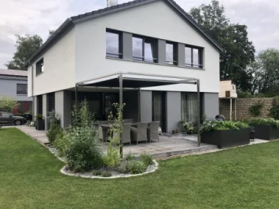 Aufrollbares Sonnensegel für moderne Terrasse