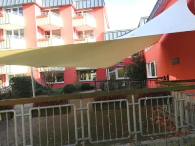 Professioneller Sonnenschutz für Gastronomie Terrasse