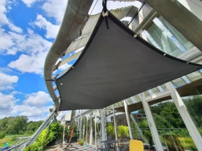 Terrasse mit UV-Schutz Sonnensegel