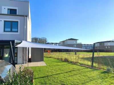 Terrasse mit UV-Schutz Sonnensegel