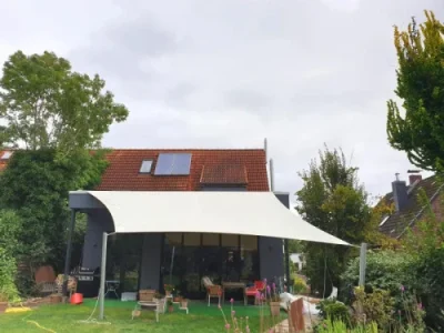 Luxuriöse Outdoor Lounge auf Terrasse im Sommer