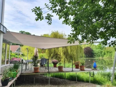 Hochwertiges Sonnensegel als Sonnenschutz im Garten