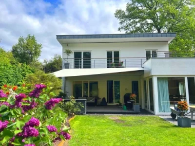 Sonnensegel für Gartenterrasse mit gemütlicher Sitzecke