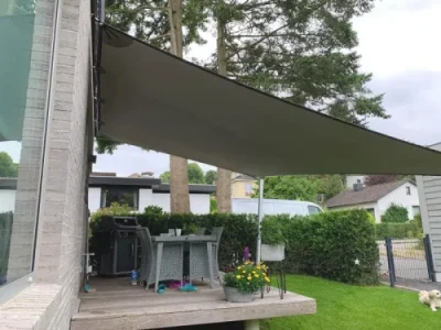 UV-beständiges Sonnensegel im Familiengarten